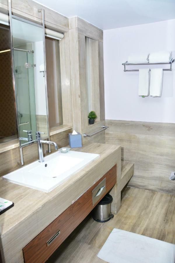 Quality Inn Gurgaon Exterior photo